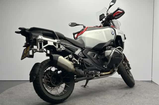 BMW R (2025) thumbnail 6