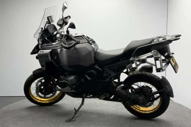 BMW R (2025) thumbnail 5