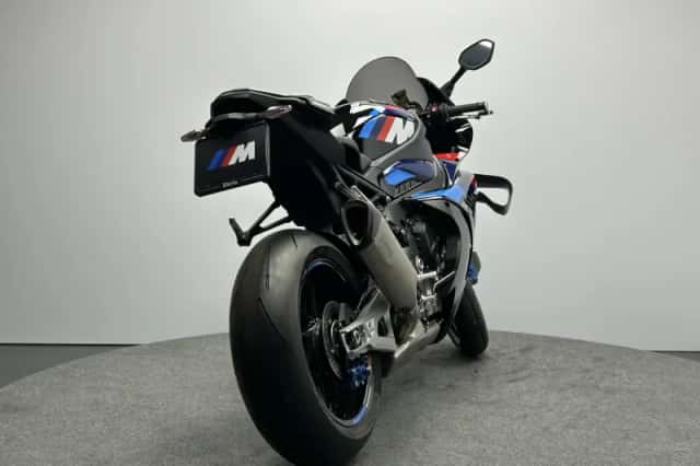 BMW M 1000 RR (2026) thumbnail 4
