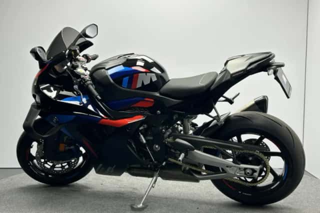 BMW M 1000 RR (2026) thumbnail 6