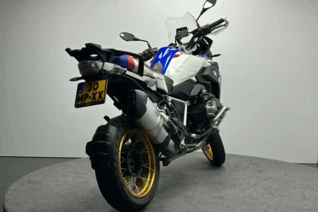 BMW R (2021) thumbnail 4