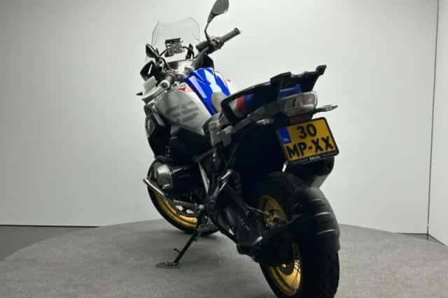 BMW R (2021) thumbnail 5
