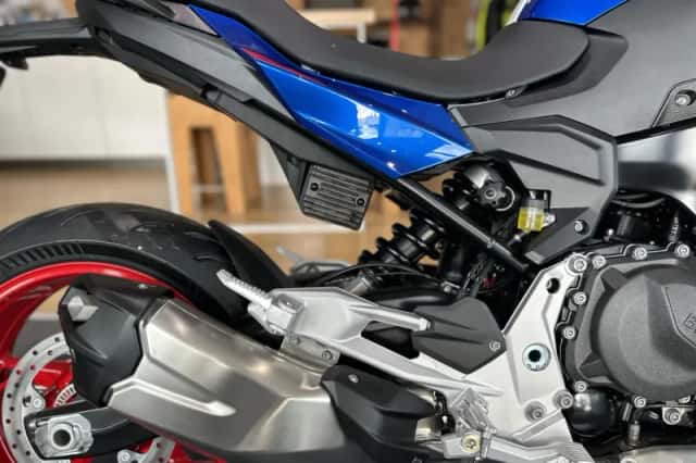 BMW F (2026) thumbnail 3