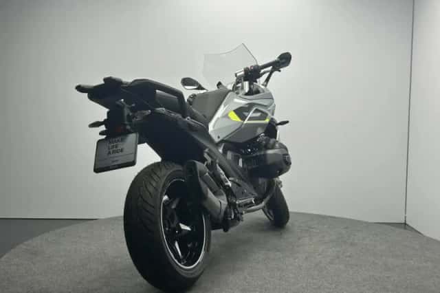 BMW R (2026) thumbnail 4