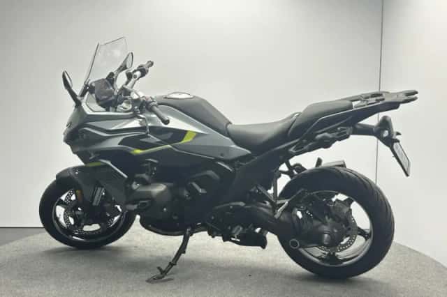 BMW R (2026) thumbnail 6