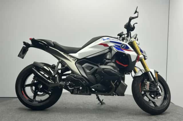 BMW R (2026) thumbnail 2