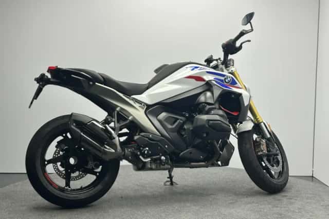 BMW R (2026) thumbnail 3