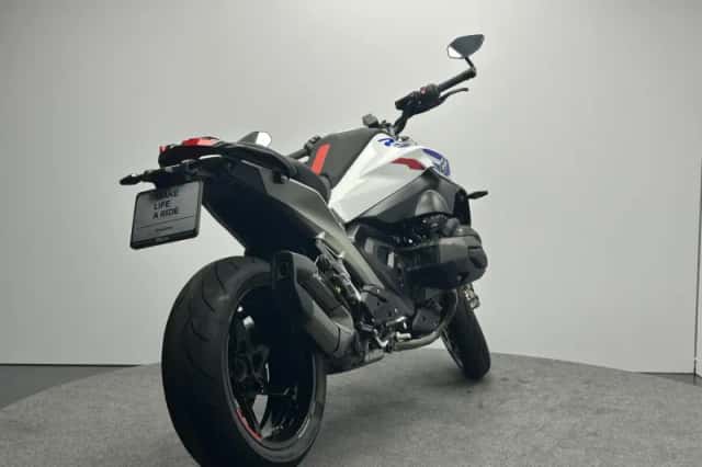 BMW R (2026) thumbnail 4