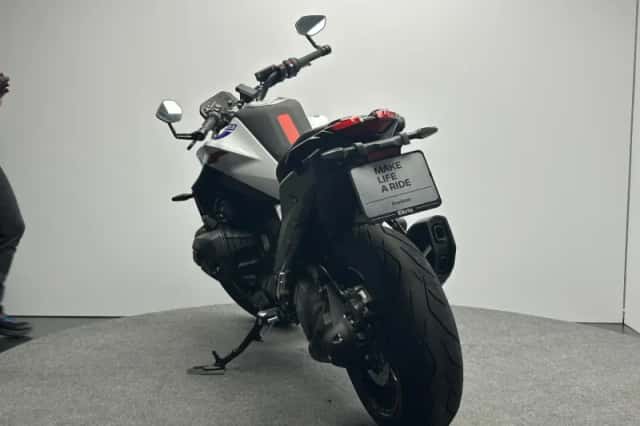 BMW R (2026) thumbnail 5