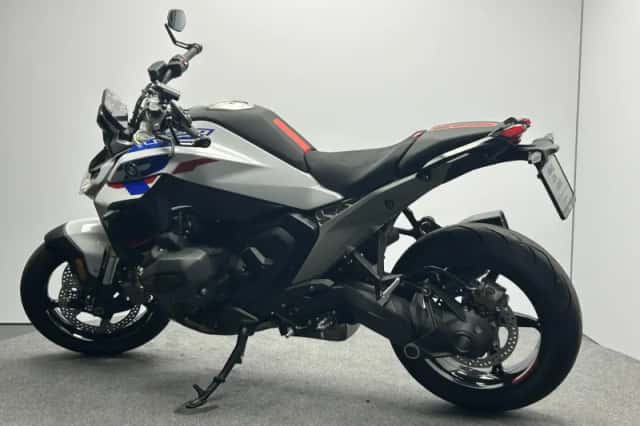 BMW R (2026) thumbnail 6