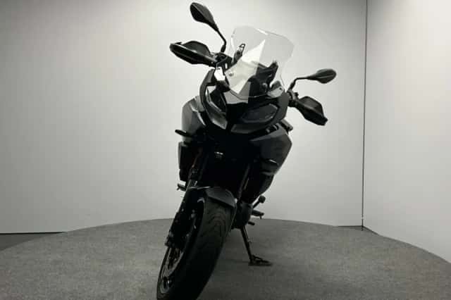 BMW F (2024) thumbnail 3