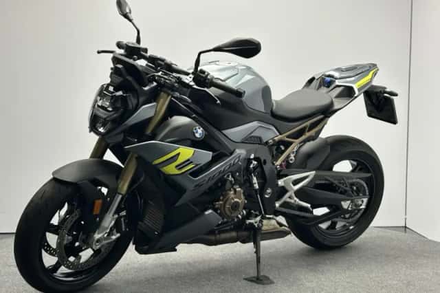 BMW S (2025) thumbnail 2