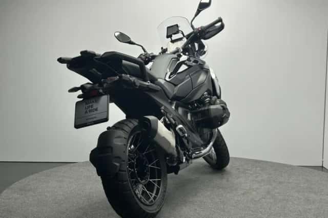 BMW R (2026) thumbnail 4