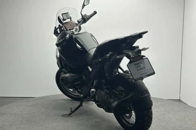 BMW R (2026) thumbnail 5