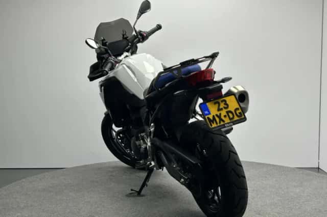 BMW F (2025) thumbnail 6
