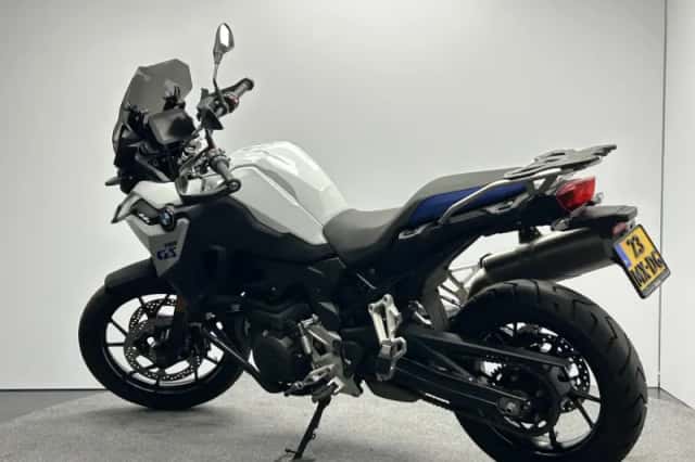 BMW F (2025) thumbnail 6