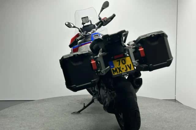 BMW R (2025) thumbnail 6