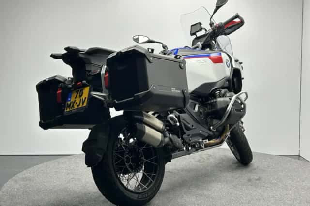 BMW R (2025) thumbnail 6