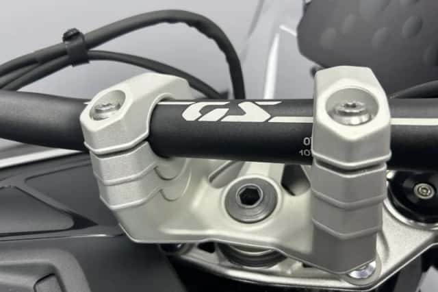 BMW R (2026) thumbnail 1