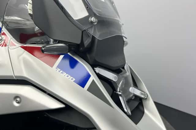 BMW R (2026) thumbnail 2