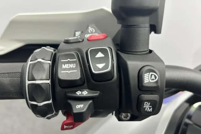 BMW R (2026) thumbnail 3