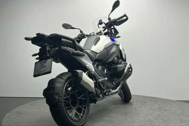 BMW R (2026) thumbnail 4