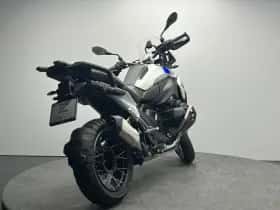 BMW R (2026) thumbnail 4
