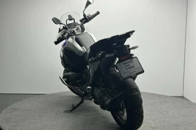 BMW R (2026) thumbnail 5
