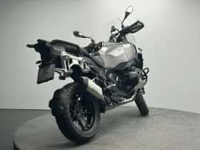 BMW R (2026) thumbnail 4