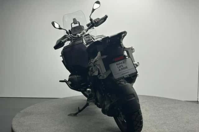 BMW R (2026) thumbnail 5