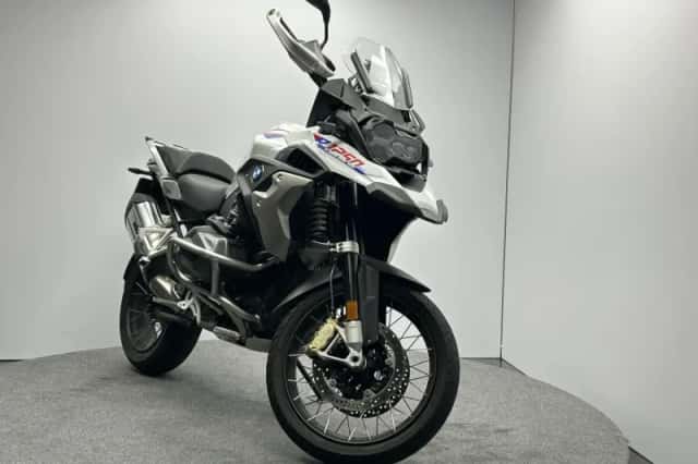 BMW R (2023) thumbnail 2