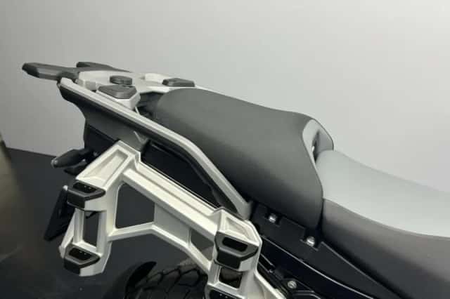 BMW R (2026) thumbnail 6