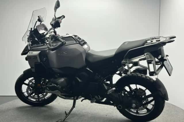 BMW R (2026) thumbnail 6