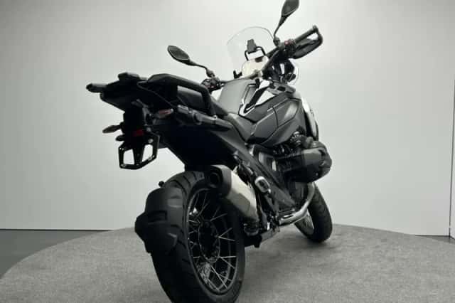 BMW R (2026) thumbnail 4
