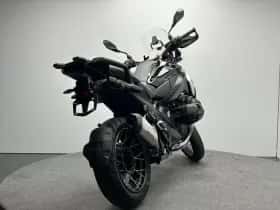BMW R (2026) thumbnail 4