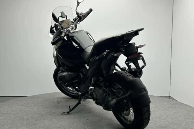 BMW R (2026) thumbnail 5