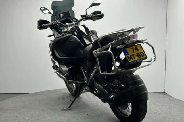 BMW R (2023) thumbnail 5