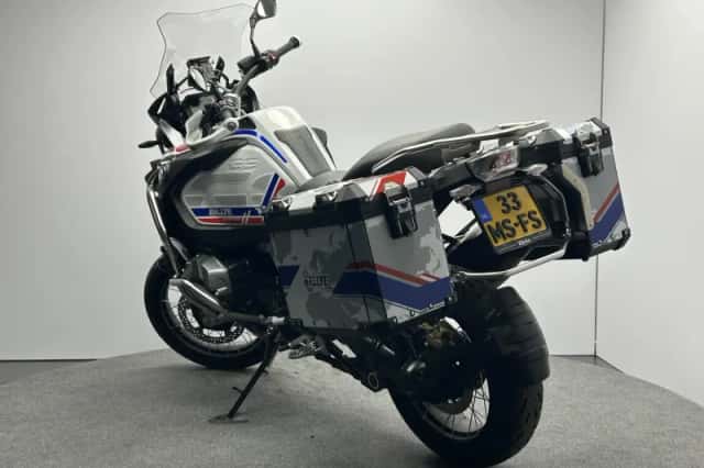BMW R (2022) thumbnail 5