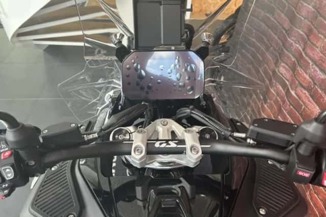 BMW R (2026) thumbnail 5