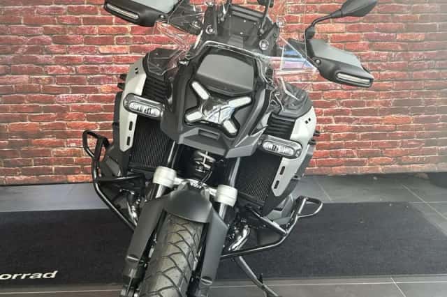 BMW R (2026) thumbnail 6