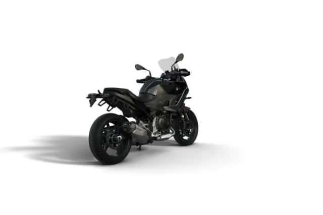 BMW F (2026) thumbnail 3