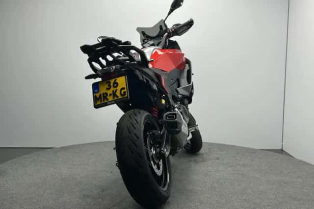 BMW F (2022) thumbnail 3