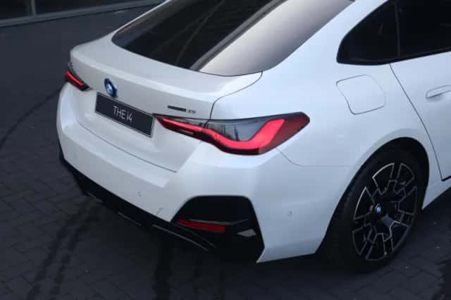 BMW i4 (2026) thumbnail 12