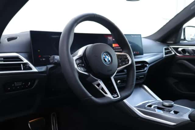 BMW i4 (2026) thumbnail 13