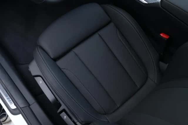 BMW i4 (2026) thumbnail 18