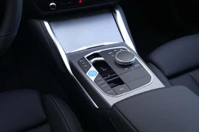 BMW i4 (2026) thumbnail 24