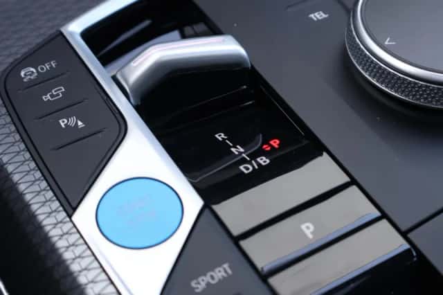 BMW i4 (2026) thumbnail 33