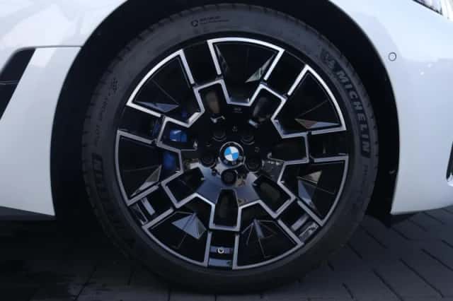 BMW i4 (2026) thumbnail 7
