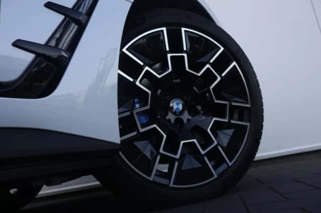 BMW i4 (2026) thumbnail 10