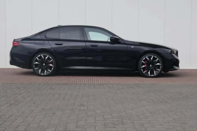 BMW i5 (2025) thumbnail 4